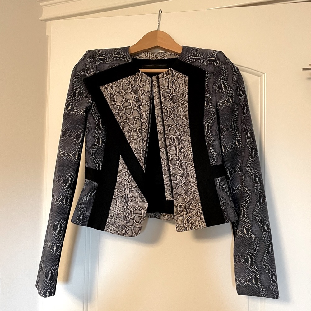 BRAND NEW BCBG EDWARD SNAKESKIN DESIGN BLAZER - Picture 4 of 9
